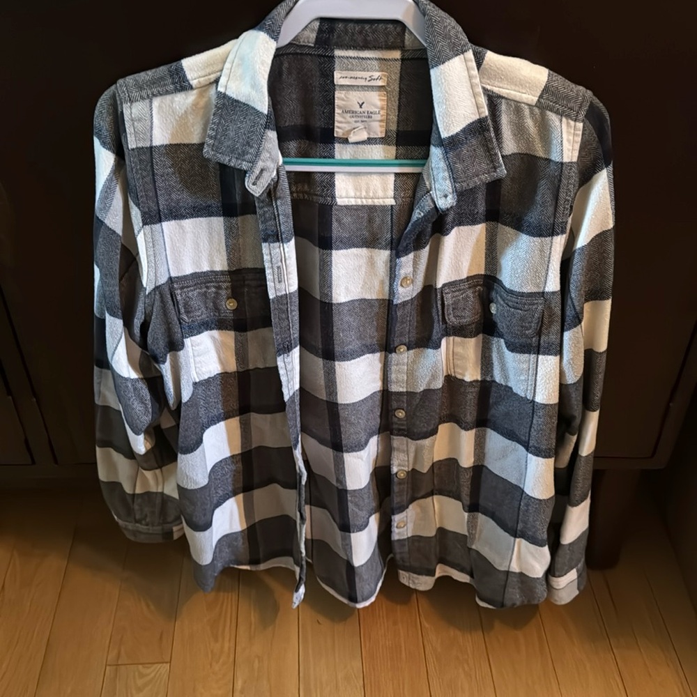 American Eagle Long Sleeve Button Down Flannel